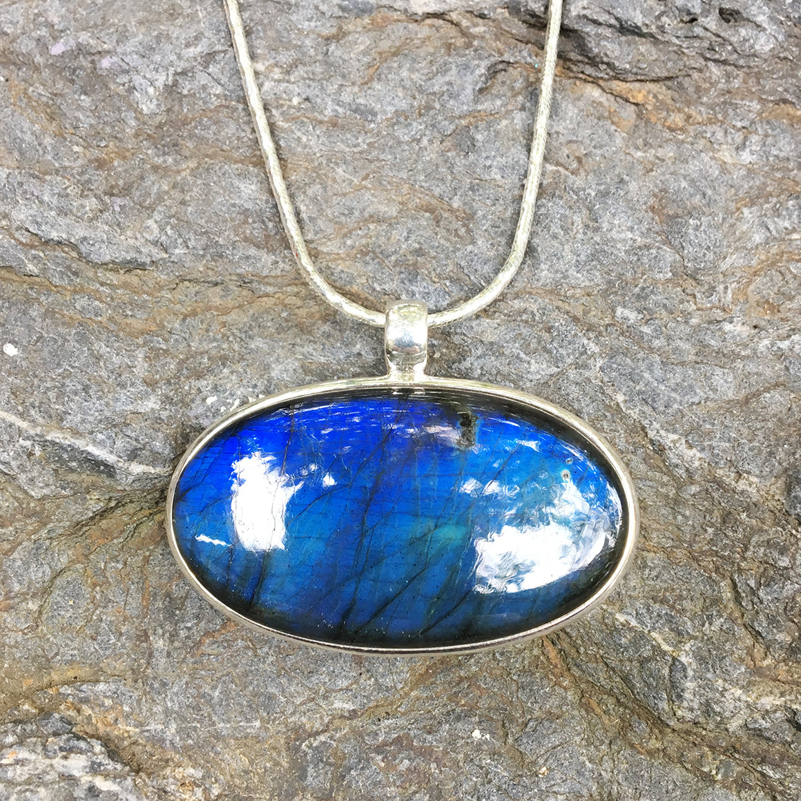Labradorite, AAA Quality, Oval Side Set Pendant Necklace