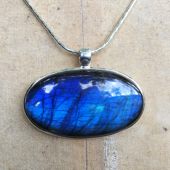 Labradorite, AAA Quality, Side Set Oval Pendant Necklace