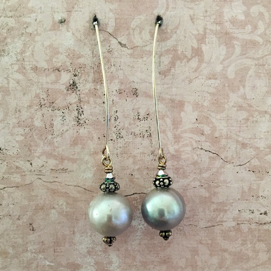Grey Pearl Arc Earrings