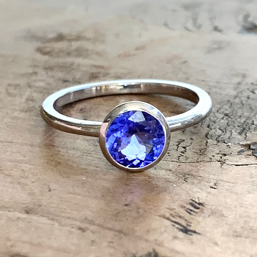 Round Tanzanite Ring set in 9ct White Gold Snow Jewels