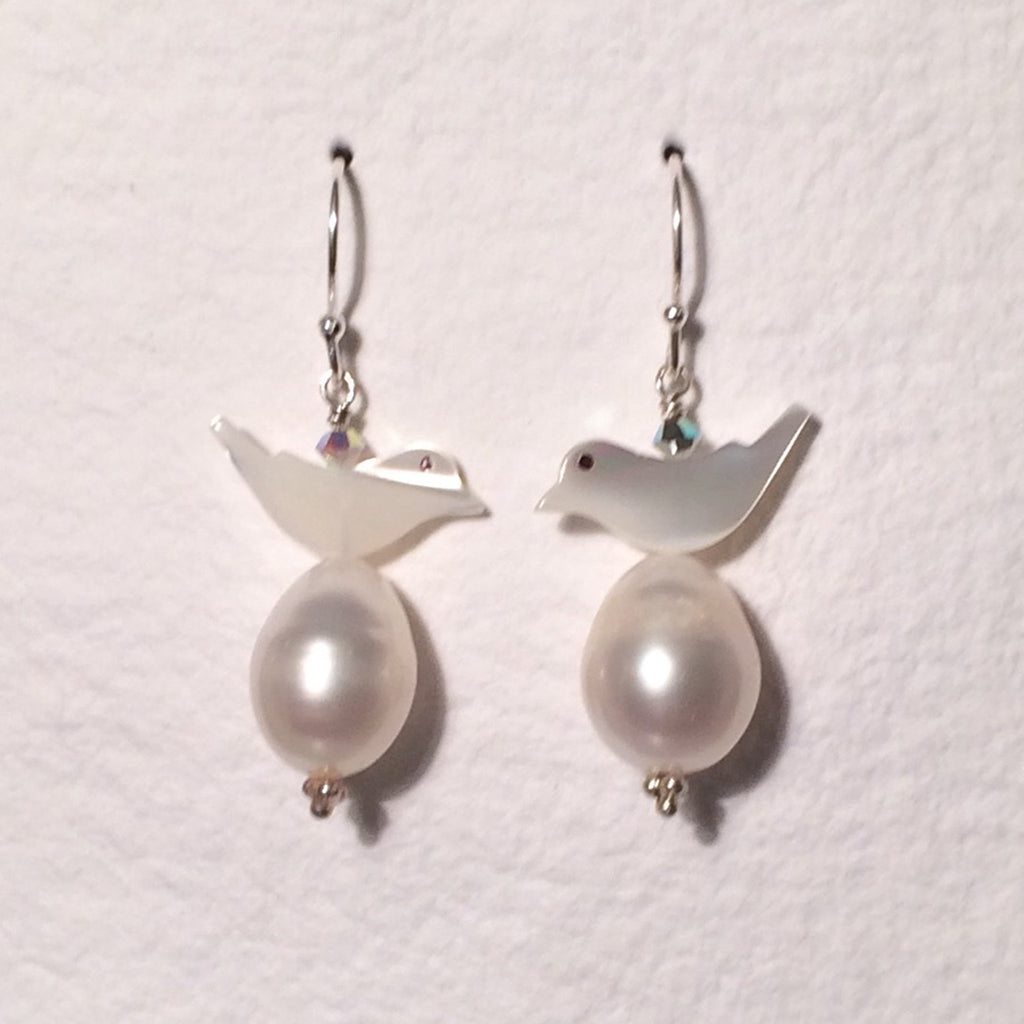 White Bird Pearl Short Earrings